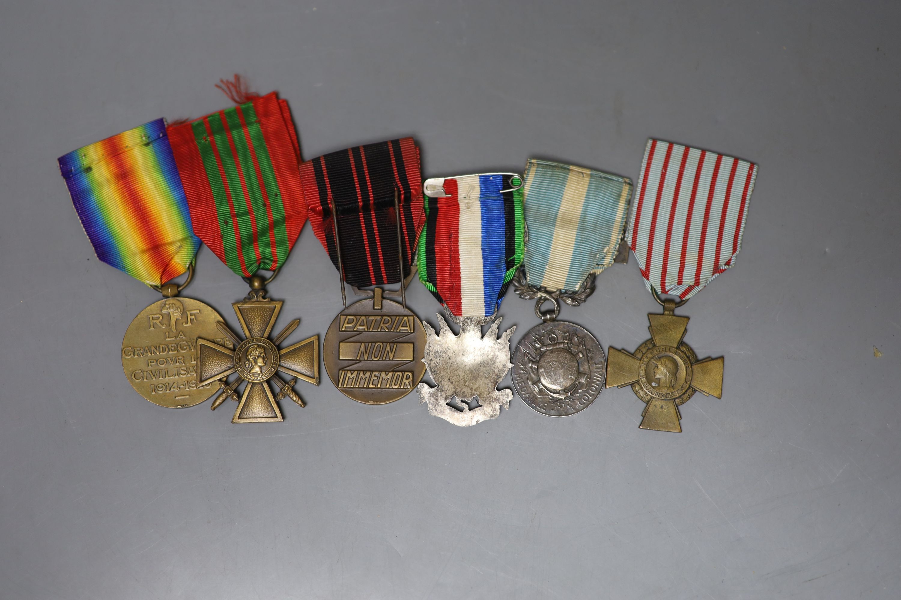 Six French WW1 and WW2 medals, including a French resistance medal